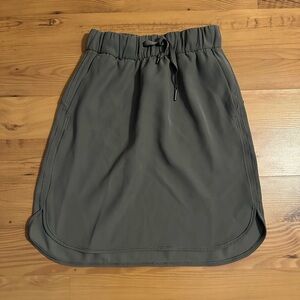 Gray Sage Size 4 Lululemon On the Fly Skirt